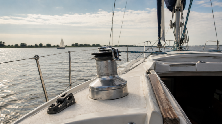 Wat is een scheepslier (winch) en hoe werkt het?