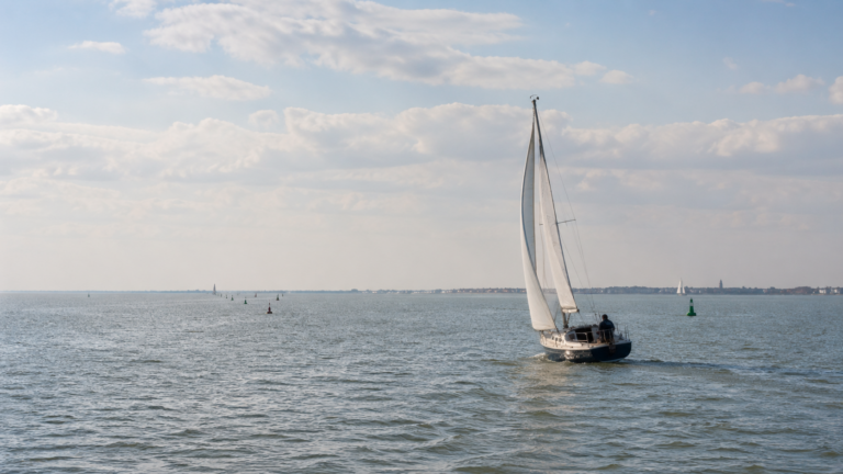 Zeilroutes op het IJsselmeer voor dag- en weekendtochten